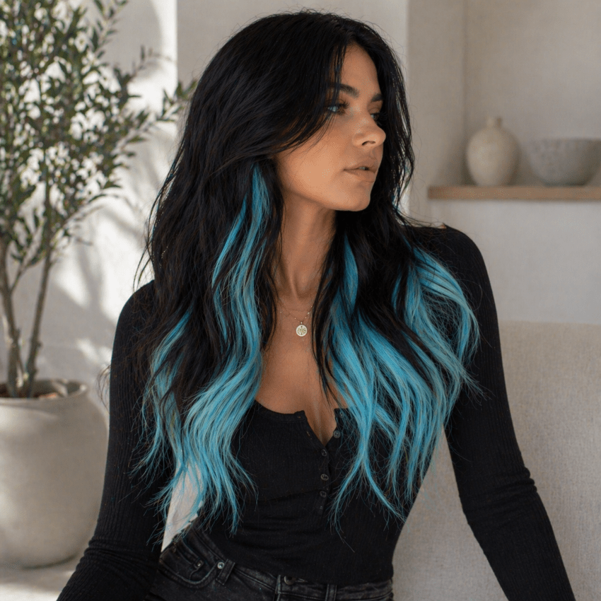 Femme chevelure longue noire avec extensions aquas
