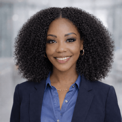 Femme portant la perruque au travail