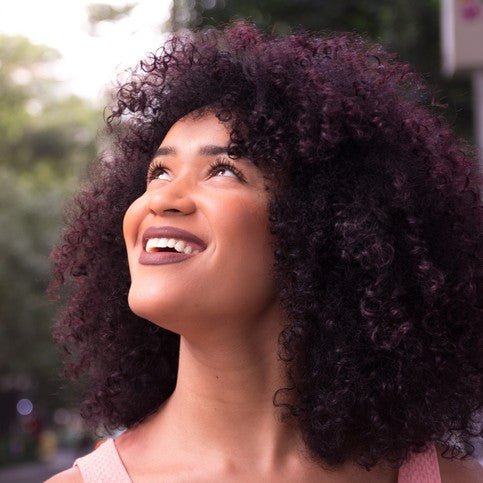 perruque femme afroglow noir bordeaux